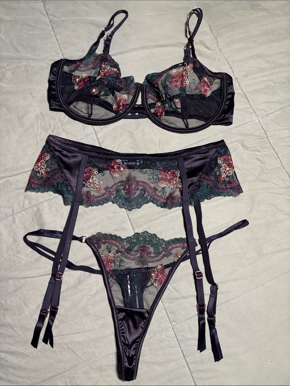 Lounge 3 Piece set w/ Black Bra, Garter Belt & Thong Jasmine